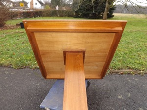Quadratischer Tisch, antik um 1920. Bild 6