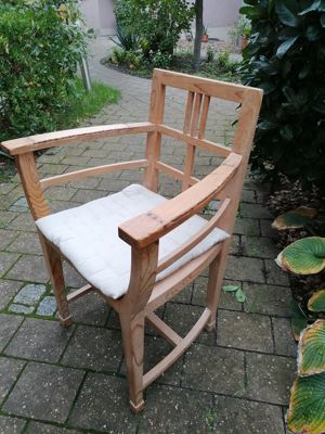 Antiker naturbelassener Stuhl mit Lehnen zu verkaufen  Bild 2