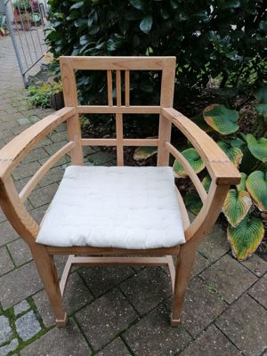 Antiker naturbelassener Stuhl mit Lehnen zu verkaufen 