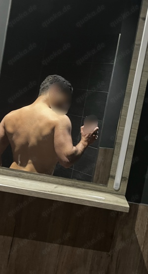 Sportlicher 24-jähriger Mann sucht Gleichgesinnte für erotische Abenteuer Bild 2