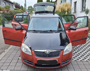 Skoda Fabia 1,2, 60 PS, Orangemetallic mit schwarzer Folierung