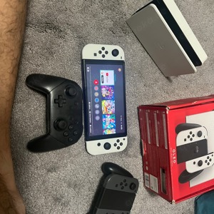 Nintendo Switch OLED + 7 Spiele