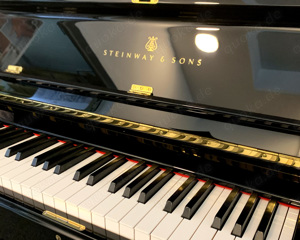 Steinway & Sons V-125 Klavier, Hamburg 1980, schwarz poliert Bild 6