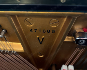 Steinway & Sons V-125 Klavier, Hamburg 1980, schwarz poliert Bild 4