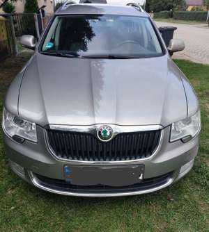 Skoda Superb Superb Combi 1.8 TSI DSGElegance Bild 2