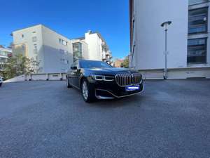 BMW 745 7er Plug-In-Hybrid mit TV und Tablett hinten