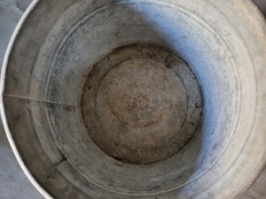 Alter Zinkkübel Bild 2