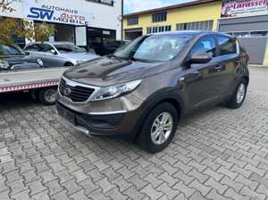 Kia Sportage Attract 2WD AHK 1850kg Bild 2