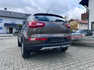 Kia Sportage Attract 2WD AHK 1850kg Bild 3