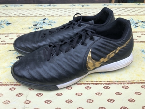 Hallenfußballschuhe Nike Tiempo schwarz gold, Größe 46