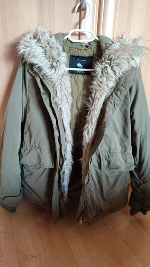 Zara Woman Winterjacke olivgrün