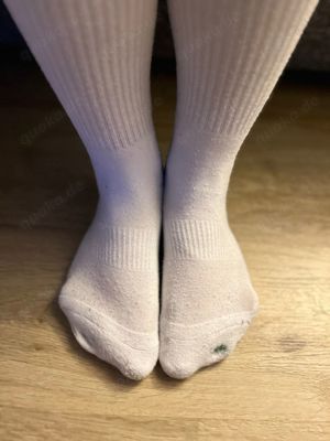 W24 Getragene und verschwitzte Socken suchen Liebhaber Bild 2