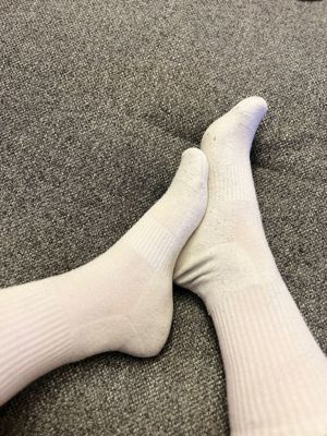 W24 Getragene und verschwitzte Socken suchen Liebhaber Bild 4