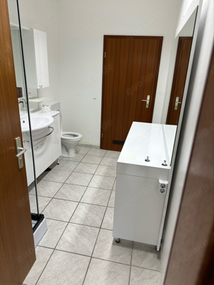 Büro- Atelier-Wohnung 80 qm 2 Zimme, sehr hell, ebenerdig, offene Küche, Bad mit Dusche u WC, sep WC Bild 10