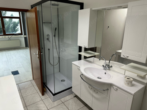 Büro- Atelier-Wohnung 80 qm 2 Zimme, sehr hell, ebenerdig, offene Küche, Bad mit Dusche u WC, sep WC Bild 7
