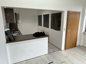 Büro- Atelier-Wohnung 80 qm 2 Zimme, sehr hell, ebenerdig, offene Küche, Bad mit Dusche u WC, sep WC Bild 5