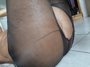 passiver Mann sucht einen Aktiven der auf meine Nylons scharf ist Bild 2