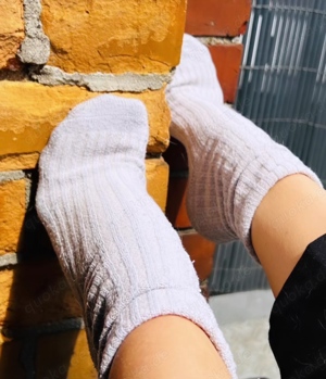 Fußbilder, getragene Socken, Unterwäsche zu verkaufen