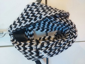 Loop-Schal in Strickoptik schwarz weiß