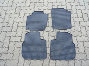 Orig. Petex Skoda Rapid Gummimatten Fußmatten Komplett Set