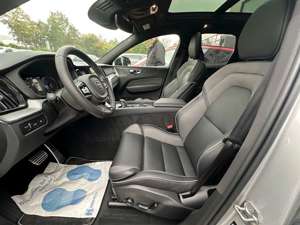 Volvo XC60 R Design Recharge Plug-In Hybrid AWD T8 Twin Engin Bild 5