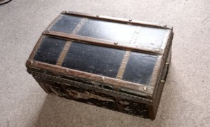 Alte Vintage Schatztruhe Truhe mit Schloss 64 x 30 x 24 cm Siehe Bilder