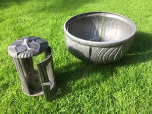 Grablicht und Blumenschale als Grabschmuck (grau)  aus ALU-Legierung.