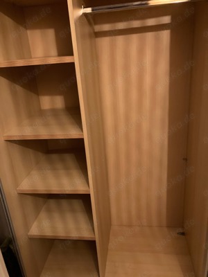 Schlafzimmerschrank weiß mit grauen Türen