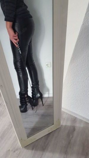 Herrin 29 sucht einen devoten Mann, der gerne hilft!!!