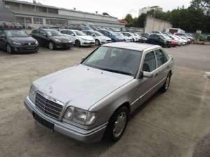 Mercedes-Benz E 200 OLDTIMER-ZULASSUNG. Bild 3