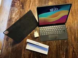 Apple iPad Pro 12.9 (4. Gen. - 256GB) + Magic Keyboard + Pencil 2+ Smart Folio