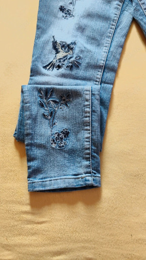 Damenjeans mit Blumenstickerei Bild 2