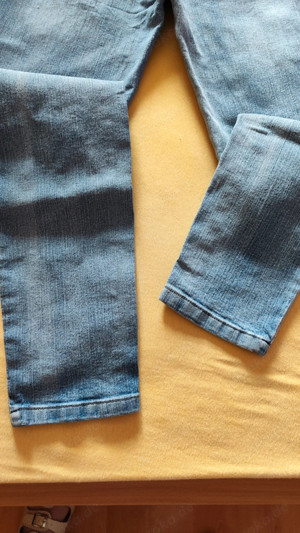 Damenjeans mit Blumenstickerei Bild 8