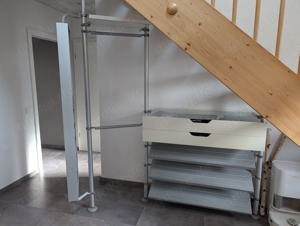 Platzsparende IKEA Garderobe mit Spiegel und Schuhregal für Treppen- oder Dachschrägen