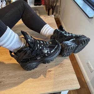 Girl in Sneakers, Stiefel, Socken usw. - jetzt auch SKYPE Bild 8