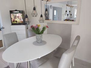 Ausziehbarer Esstisch aus Glas und Holz 