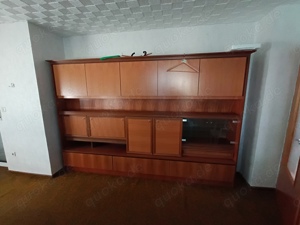 Wohnzimmerschrank mit beleuchteter Minibar