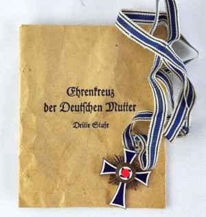 Ehrenkreuz der deutschen Mutter, Dritte Stufe Mutterkreuz am Band in originaler Hülle 