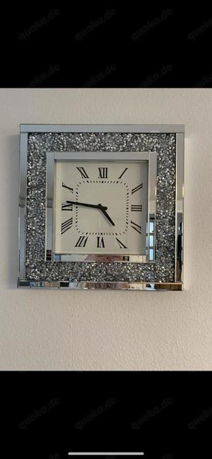 Edle Wanduhr in silber