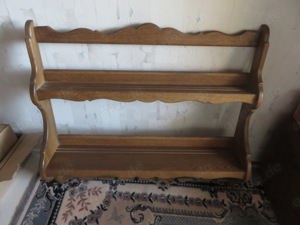 Wandregal aus Holz  