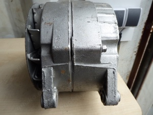 Lichtmaschine Delco Remy 1101023 mit Riemenscheibe