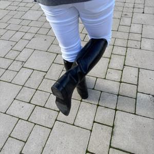 Girl in Reitstiefeln - Fotos und Videos nach Deinen Wünschen Bild 6