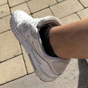 Girl trägt Nike Airmax 90 nach Deinen Wünschen - Fotos, Videos & Verkauf - auch Skype Bild 3