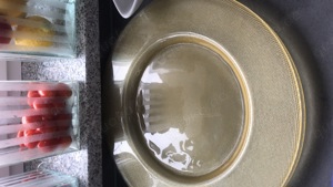 2 Platzteller, gold, 33 cm