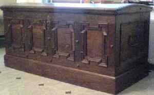 Eichentruhe 1730 antik Antiquität Rarität Eisenbeschläge Truhe 