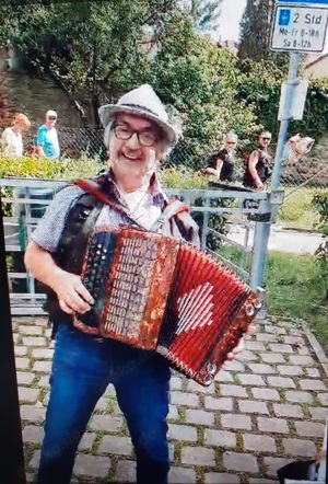 Akkordeonspieler - Hobby-Musiker (musiker-nuernberg.de)