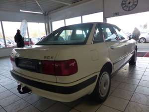 Audi 80 2.0 Automatik Garagenwagen  Guter Zustand Bild 5