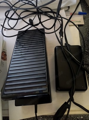 Netzteil und Fußpedal für Yamaha Keyboard Bild 2