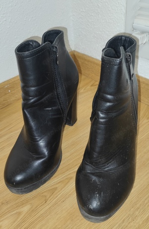 schwarze heels absatz