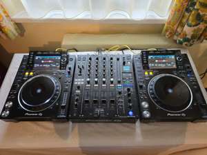 Pioneer CDJ 2000 NXS2 (2x) + DJM 900 NXS2 + (Focal Solo 6BE)